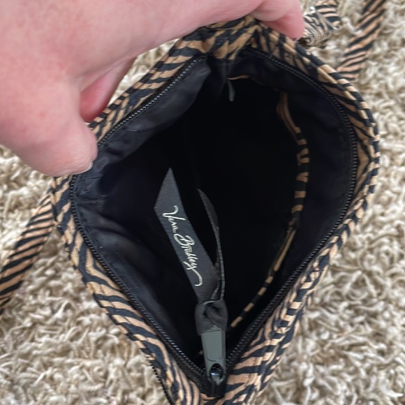 Vera Bradley crossbody purse EUC measures  8 x 8 - Picture 7 of 8